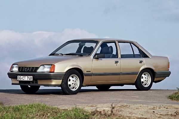 Ретро автомобиль Opel Rekord 1982 года