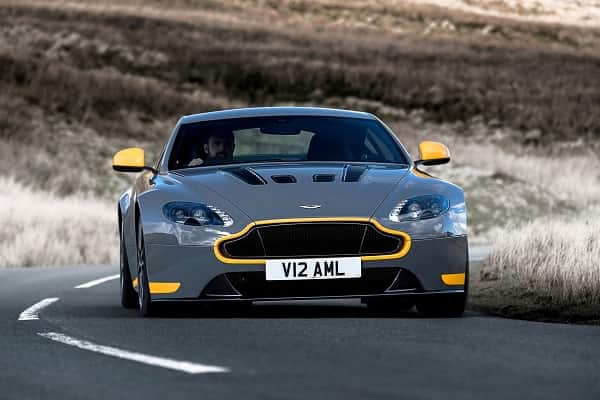 Спортивный Aston Martin Vantage 2017