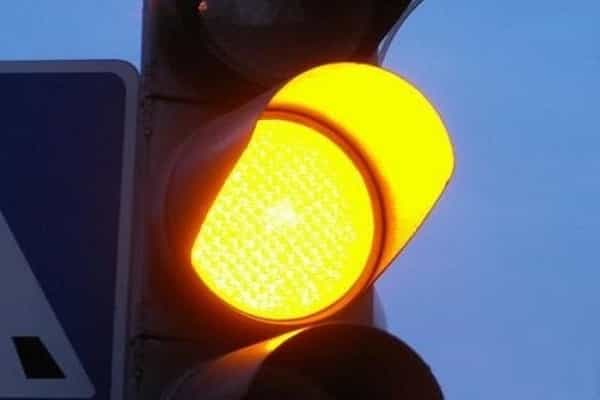 Желтый сигнал светофора