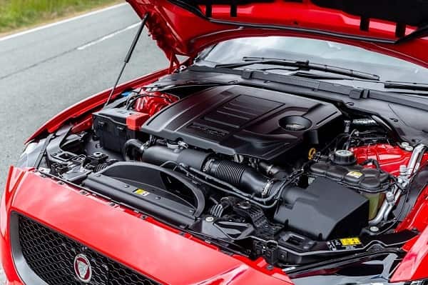Двигатель Jaguar XE 2019 года