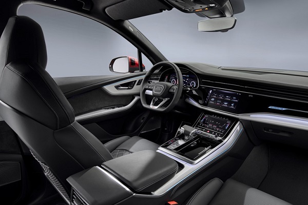 Салон Audi Q7 2020 года