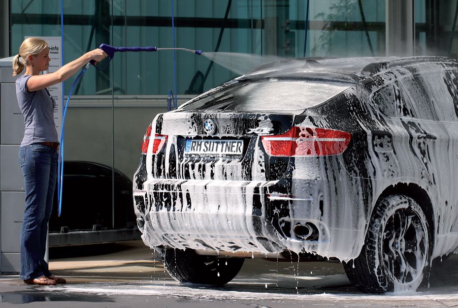 Как грамотно помыть машину на мойке?